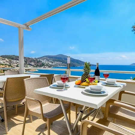 Kalamaki Flats Aparthotel