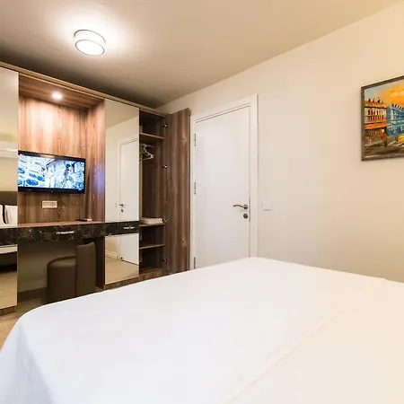 Kalamaki Flats Каш