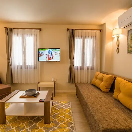 Апарт-готель Kalamaki Flats