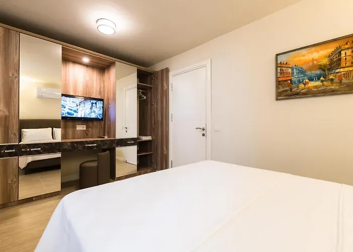 Kalamaki Flats Aparthotel